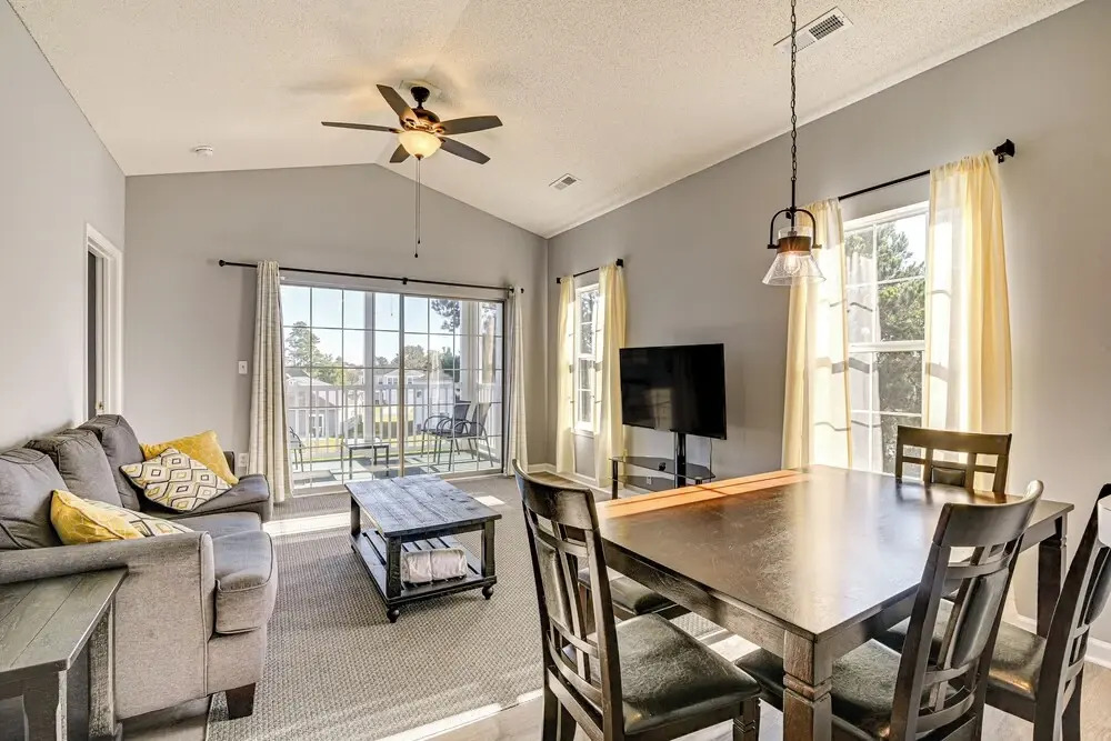 Pool + Hot Tub: Lake-view Condo in Surfside Beach!
