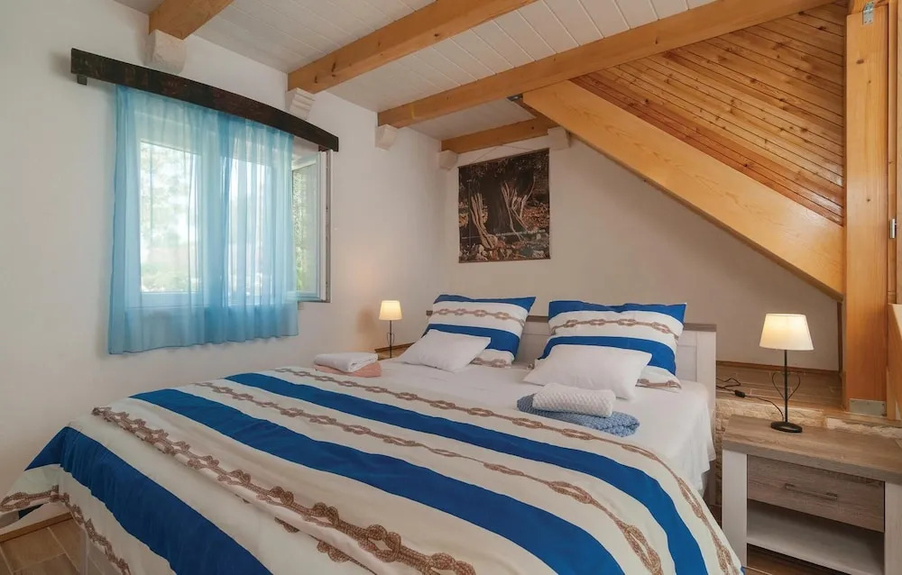 Gorgeous Home In Postira