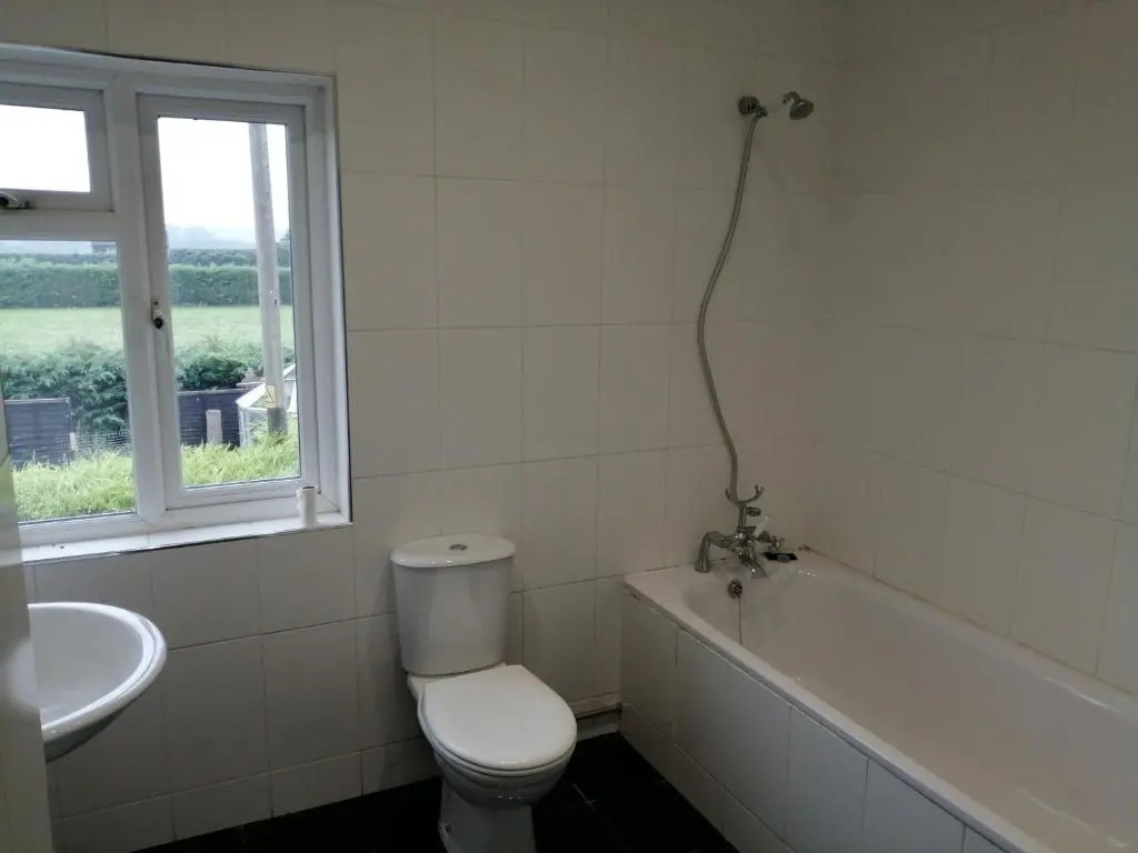 4 Bed House - Sleeps 10 - Pets - Parking - Wifi