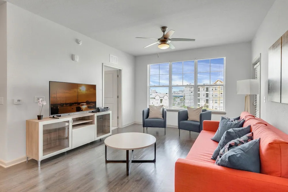 SeaWorld - Disney Apartments by NUOVO