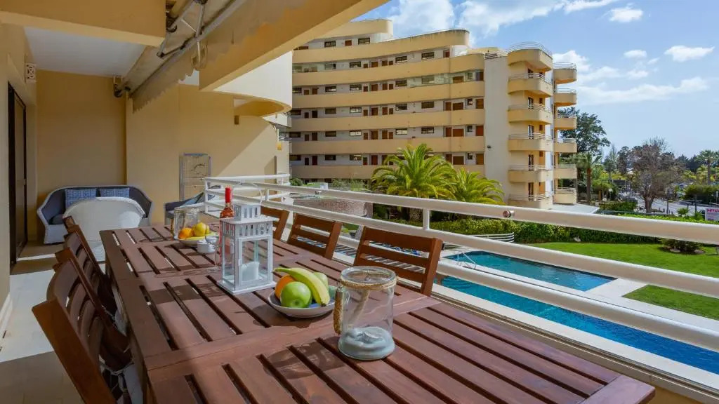 Marina 2BDR Apartment With Balcony & Pool - 5min from beach by LovelyStay