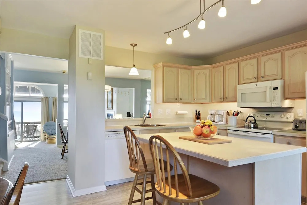 Ocean Harbor Unit 7A 3 Dickinson Street by Long & Foster