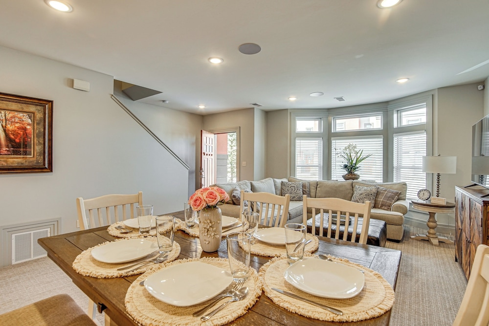 Hike, Golf & Unwind! Mtn-view Cedar City Townhome