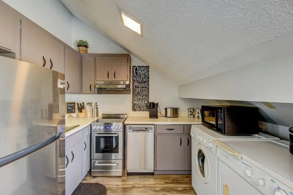 Top Of Seven 2BR - Amazing Grandfather Mtn Views From This Updated Condo