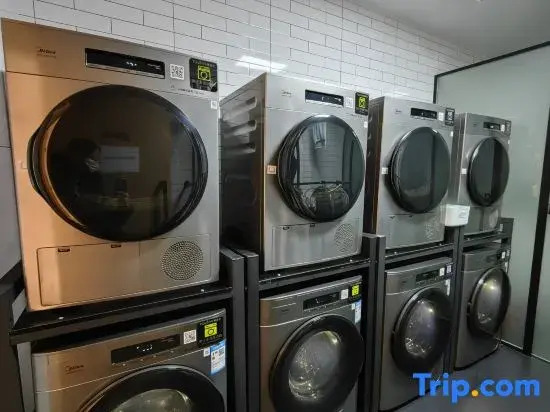 Youshi Hostel (CBD International Exhibition Center Zhongyi West Road Subway Station)