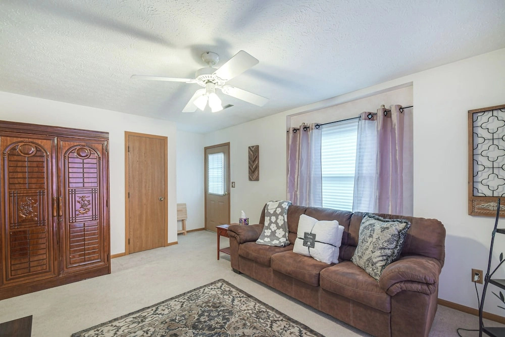 Welcoming Condo in Davenport: Central Location!