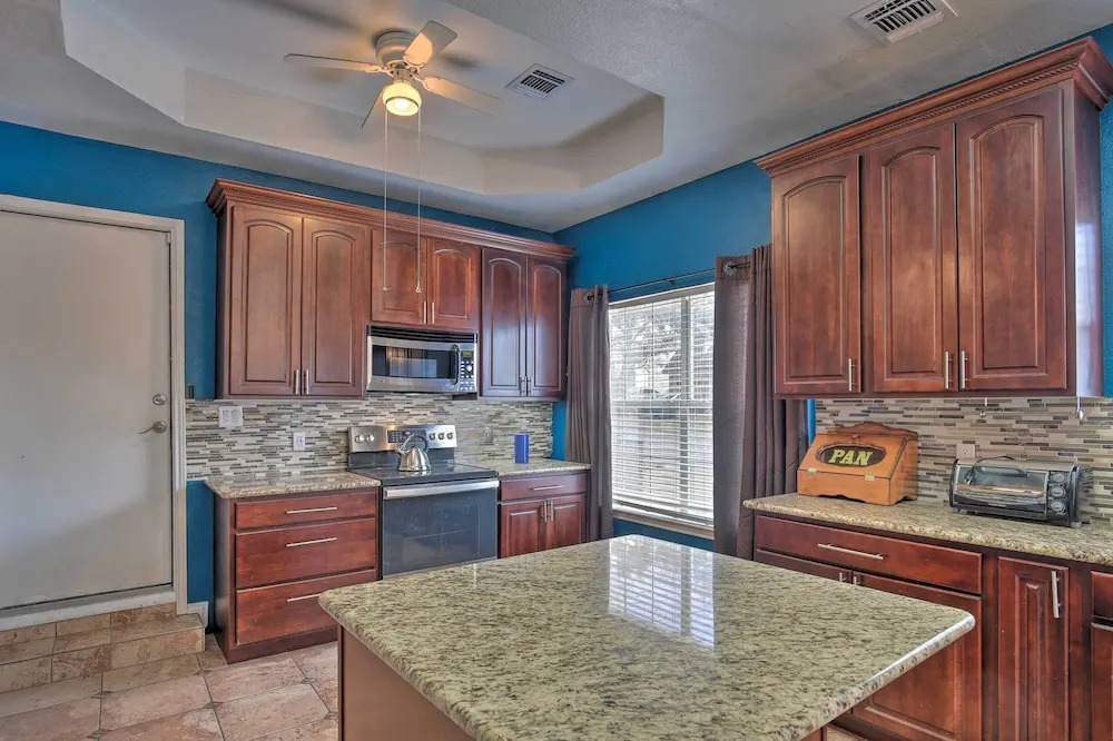 San Antonio Home w/ Pool & Hot Tub Near Seaworld!
