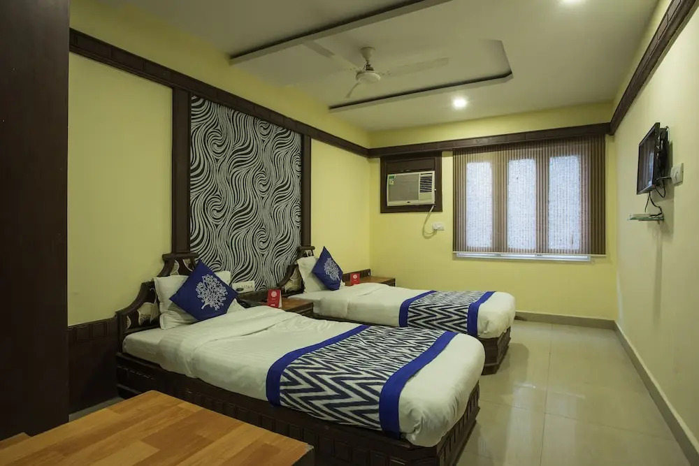 OYO 5738 Hotel Lords Inn