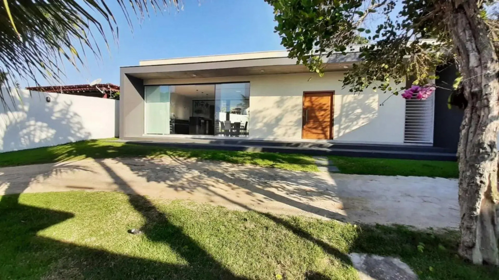 Casa terréa da Praia de Taperapuan, 3 suítes com banheira