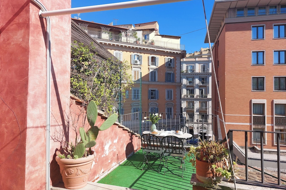 Leonina Terrace