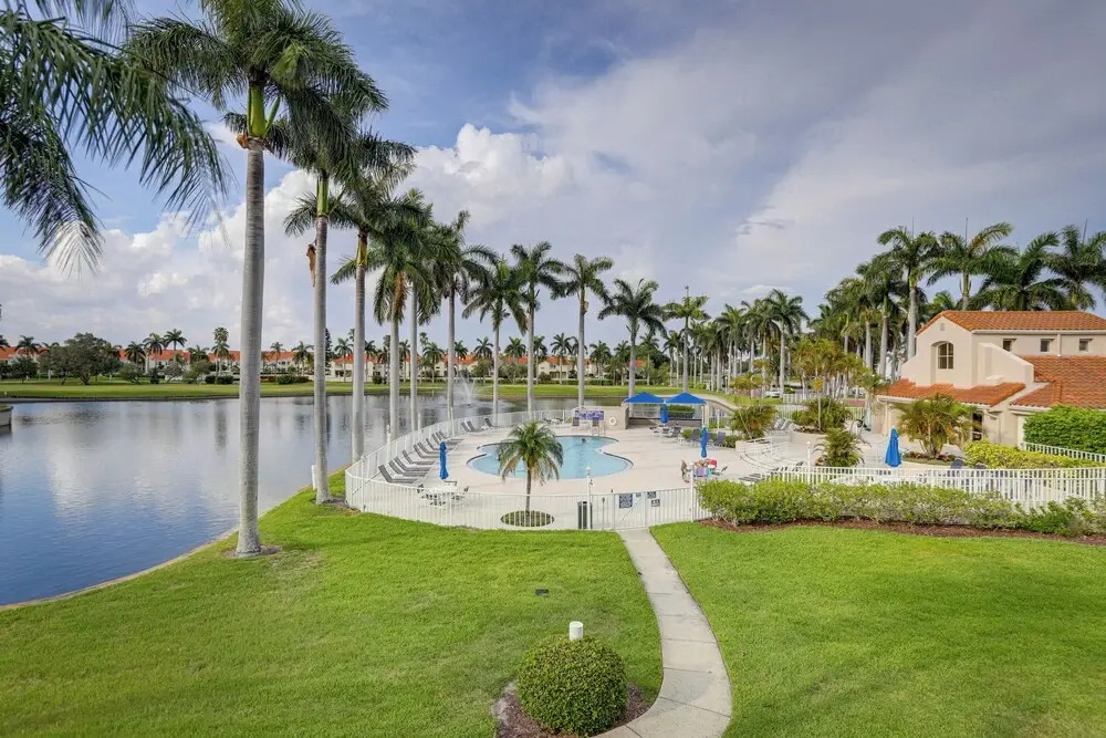 Sunny St Pete Getaway With Shared Pool & Hot Tub