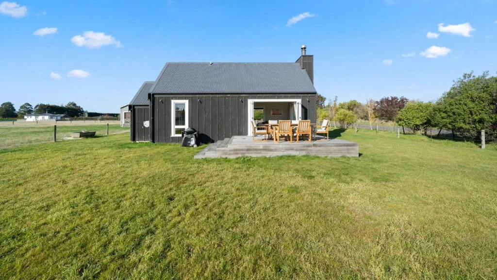 Te Whare Hipi - Martinborough Holiday Home