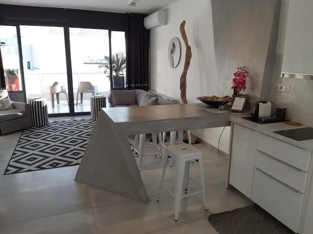 LOFT Suite 7