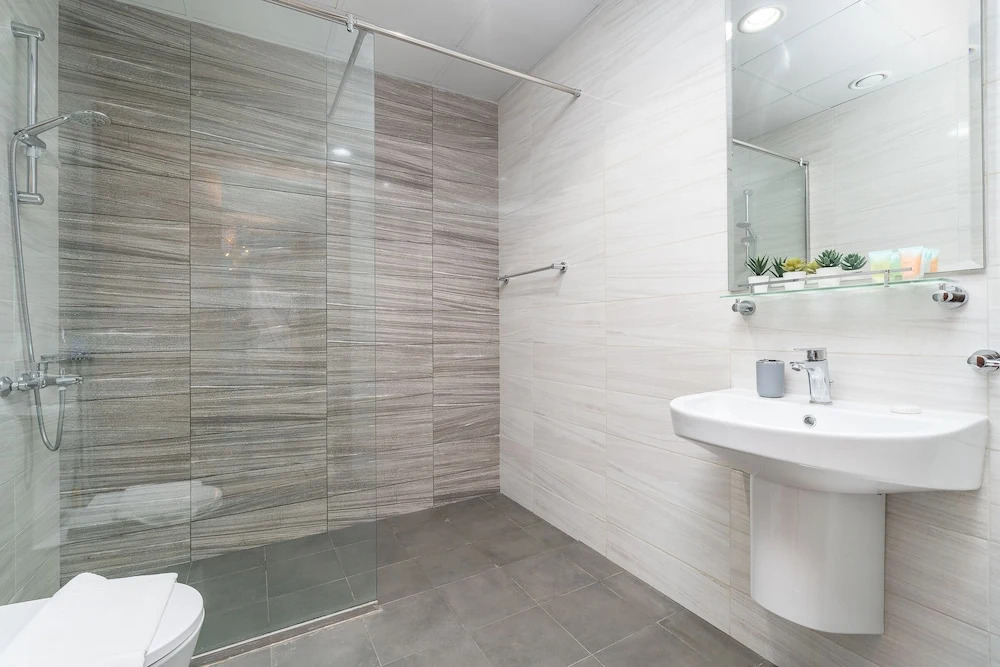 Luxe Apartments near Dubai Mall, Burj Khalifa - Pool, Gym, & Parking by Sojo Stay