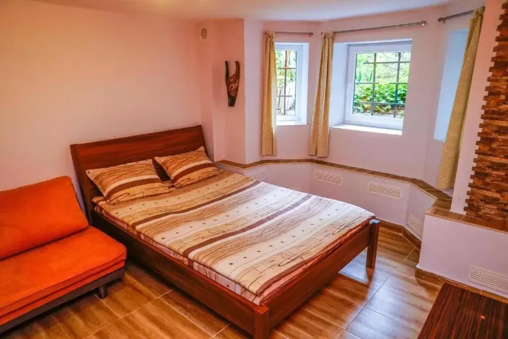 Top Center Apartment 2