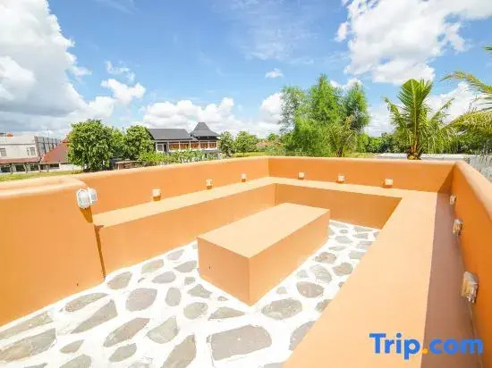 Ubu Villa Gito Gati - 4 Bedrooms Villa in Jogja for Family