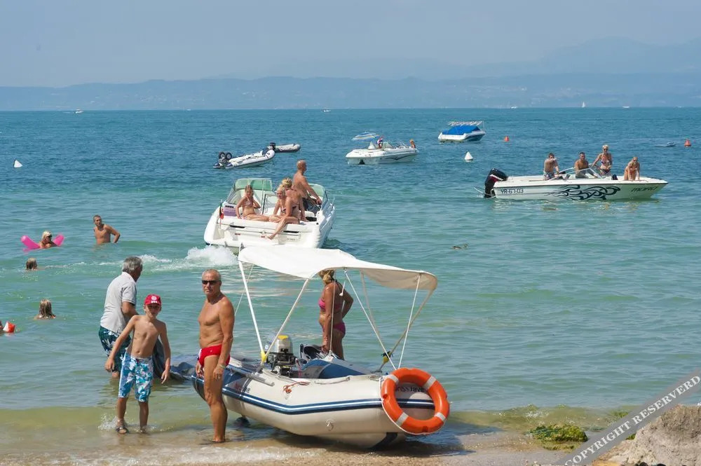Albatross Mobile Homes on Camping Cisano & San Vito S. p. A