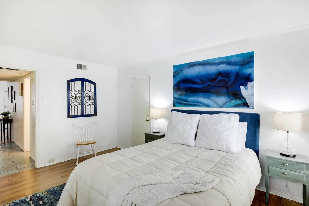 Stylish Condo w/ Pool in Knox Henderson!