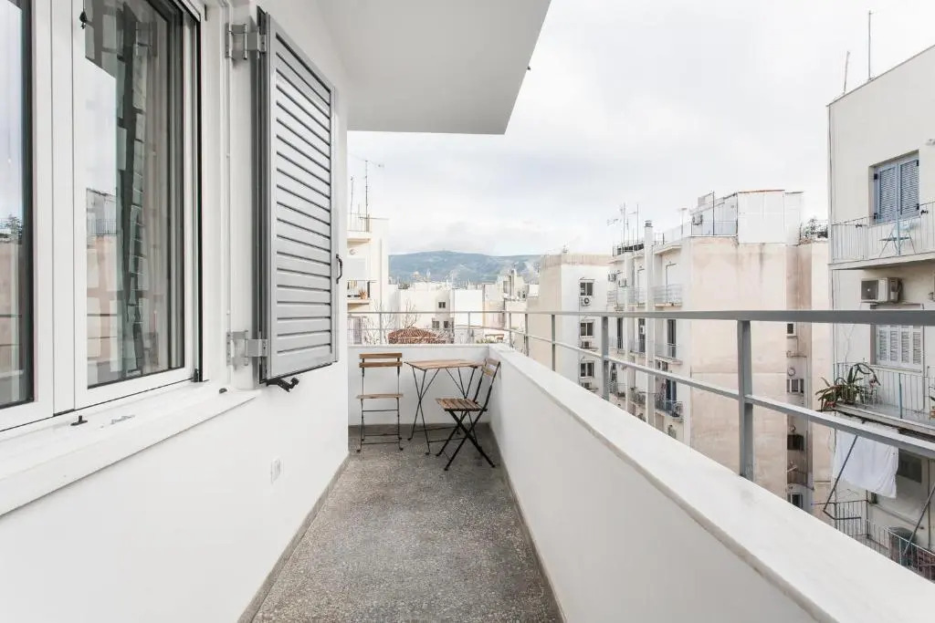 HIGHEND 2BDR Full APT/ IDEAL LOCATION (and Netflix)