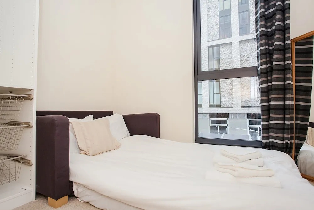 Modern 2 Bed Apartment Close to Canary Wharf