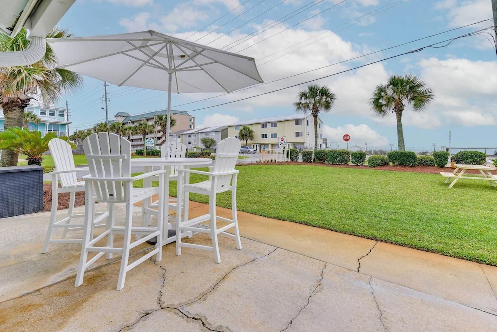 Vibrant Family Condo: 100 Feet to Private Beach!