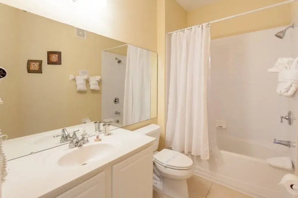 4804 Cayview Ave 306 3 Br condo by RedAwning