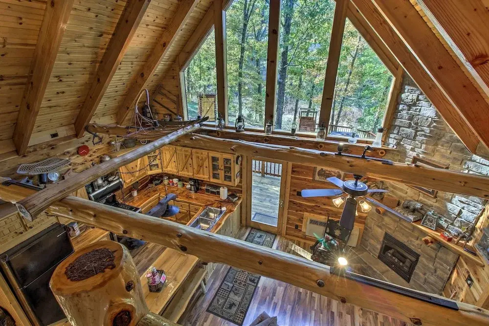 Hot Tub & Fireplace! Macks Creek Cabin on 30 Acres