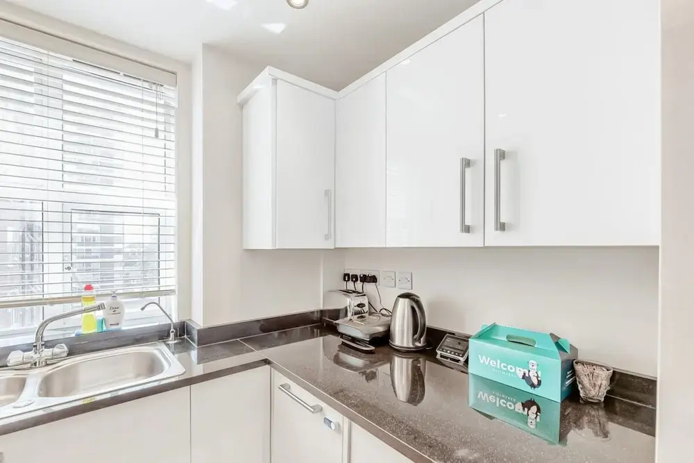 Great 2 Bed, 2 Bath Apartment Next to Hyde Park