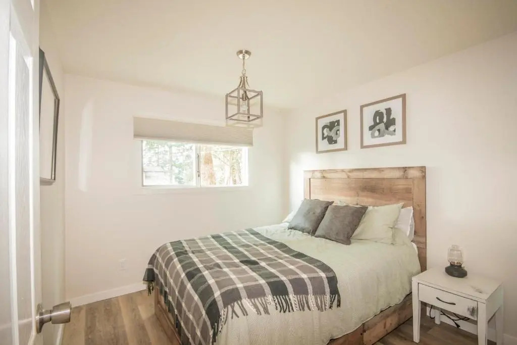 Cedar Creek Cottage 4BR - Welcome to Your Private Oasis Steps from the Beach