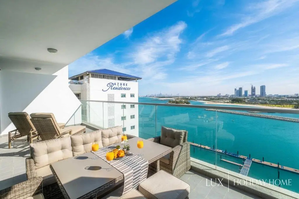 LUX - Opulent Island Suite Burj Khalifa View 1
