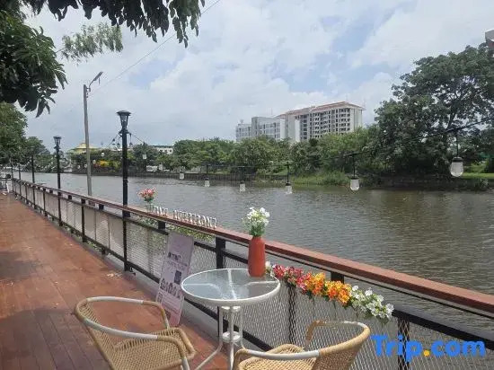 Grace Riverfront Villa Near Suvarnabhumi Airport
