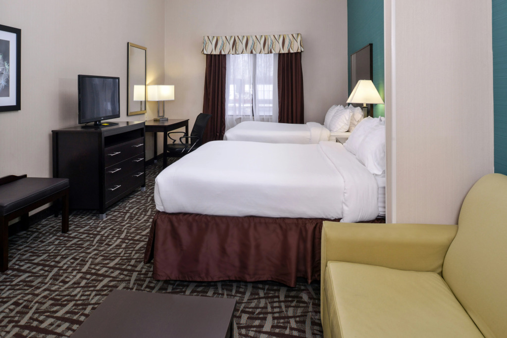 Holiday Inn Express & Suites North Lima by IHG