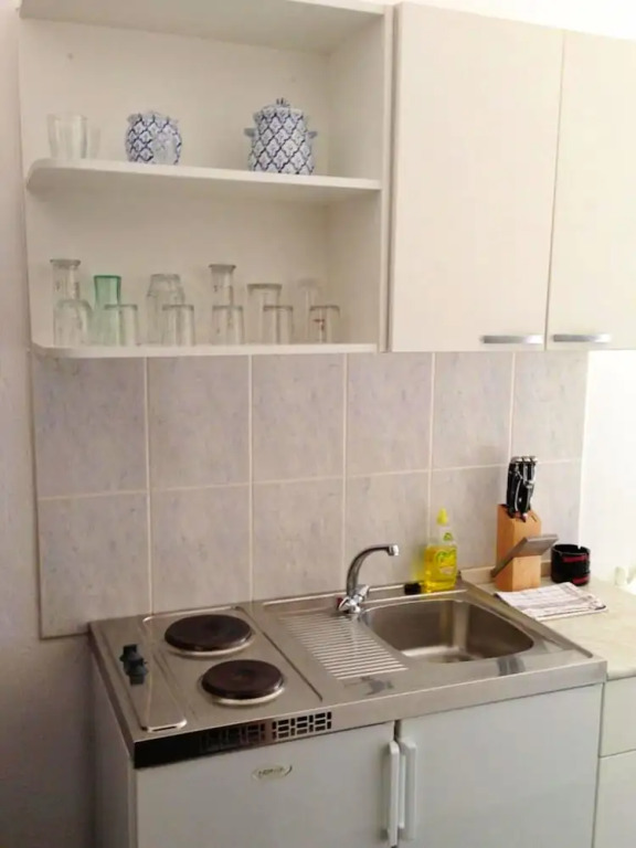 A1 - apt w Patio, Just 3 min Walking to the Beach