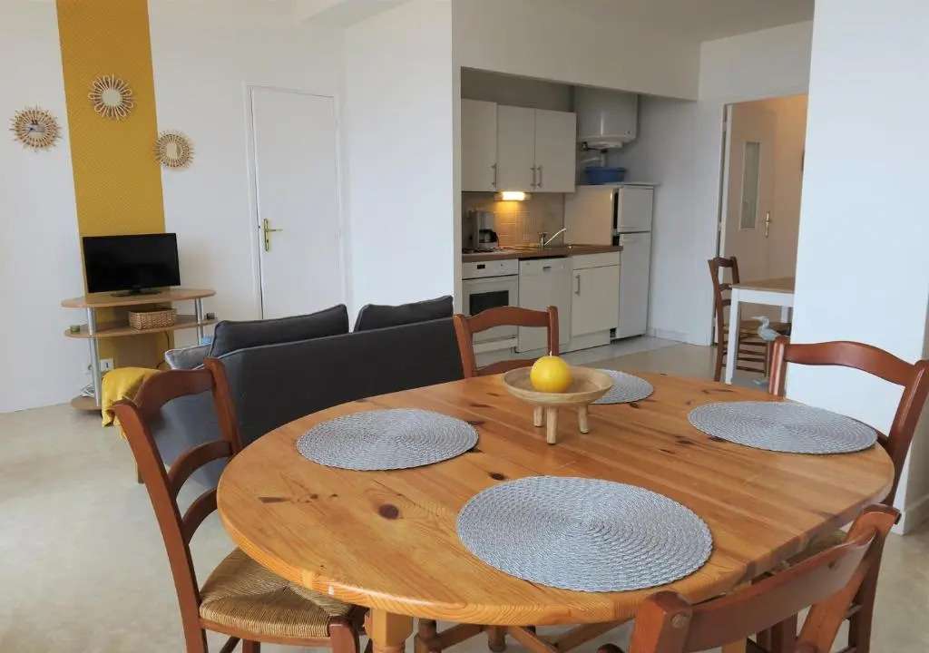 Appartement Avec Superbe Vue Mer À Tregastel - Ref 6
