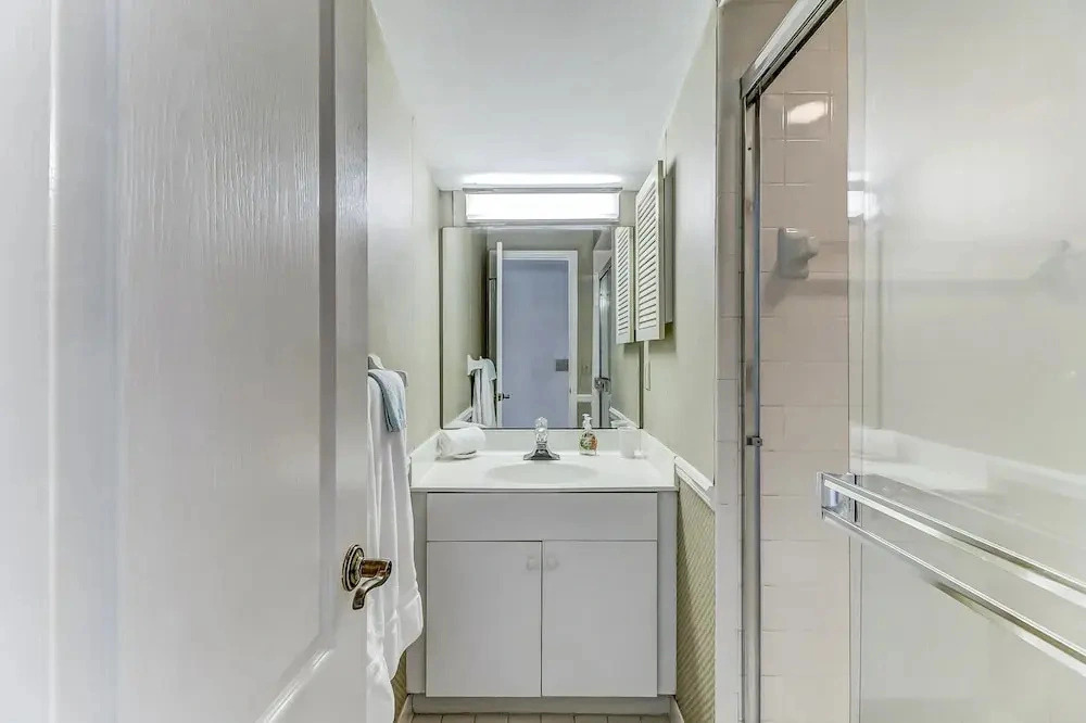 Oceanfront, Gated Community Townhome With Private W/d, Beach & Pool Access