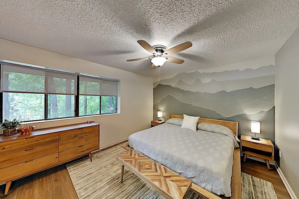 Yetis Hideaway W/ 3 Pools - Near Skiing, Dining 2 Bedroom Condo