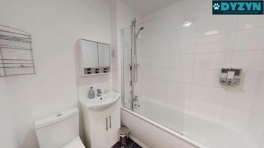 Taff Towers - Deluxe 2 Bed Cardiff City Center Apartment - Street Parking - By DYZYN