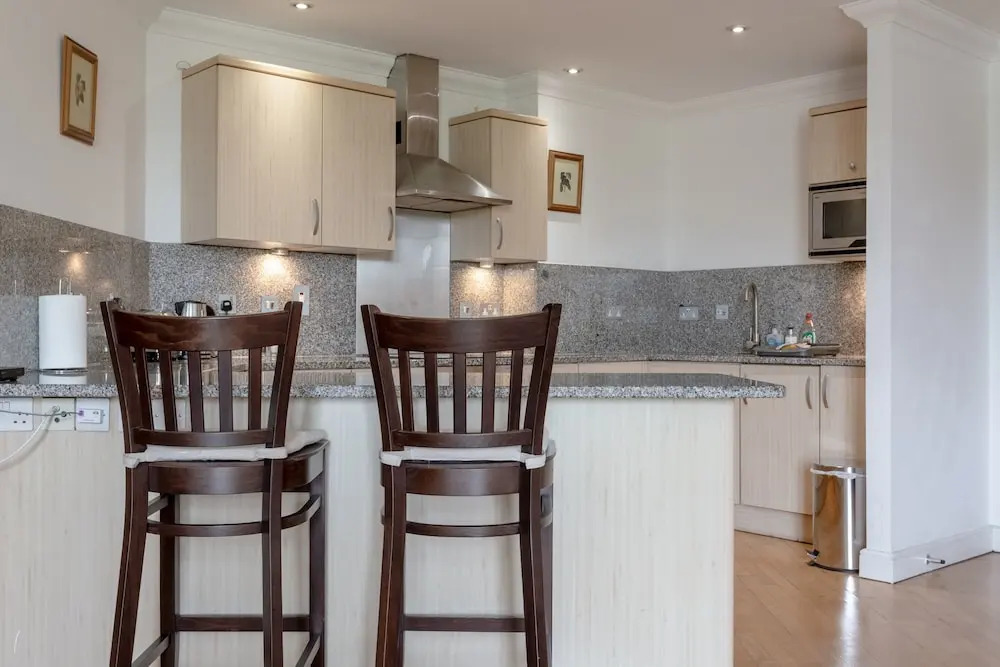 2 Bedroom Flat With Tower Bridge View