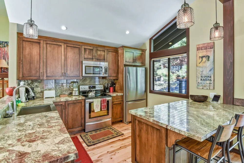 New Listing! Luxe W/ Hot Tub: Comp Shuttle 4 Bedroom Home