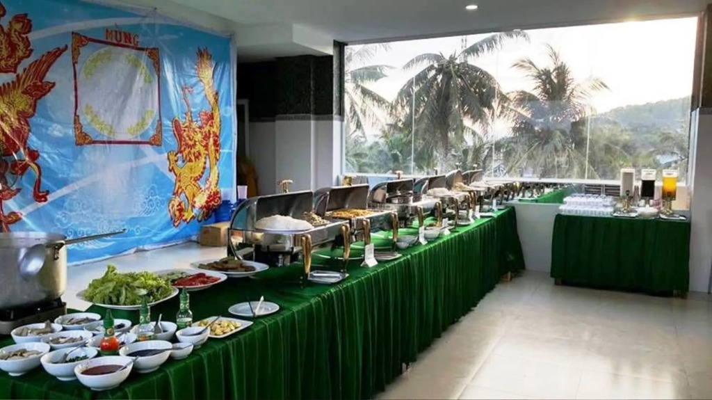 Thi Long Phụng Hotel