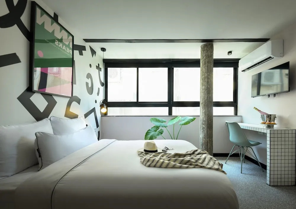 Pixel - by Loginn Tel-Avivian hotels