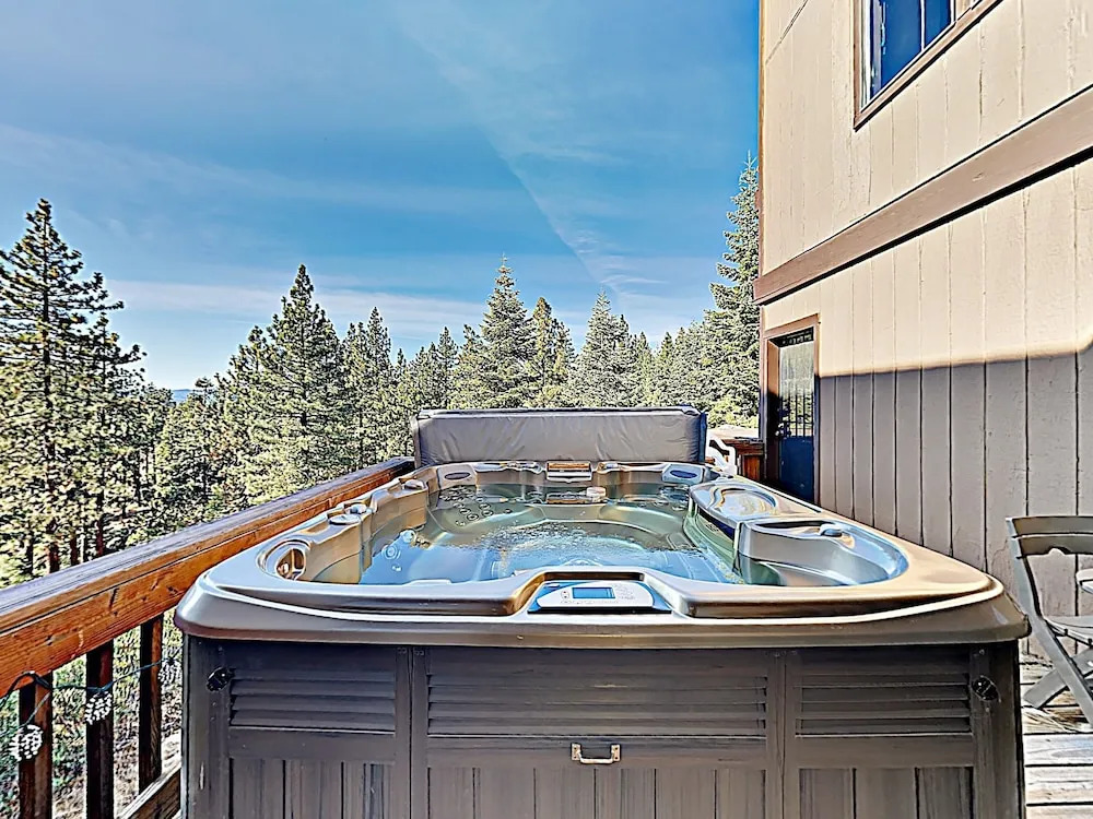 New Listing! Mountain-View Townhome w/ Hot Tub townhouse