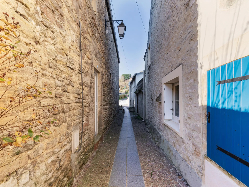 Cozy Holiday Home in Port-en-Bessin-Huppain with Heating Facility