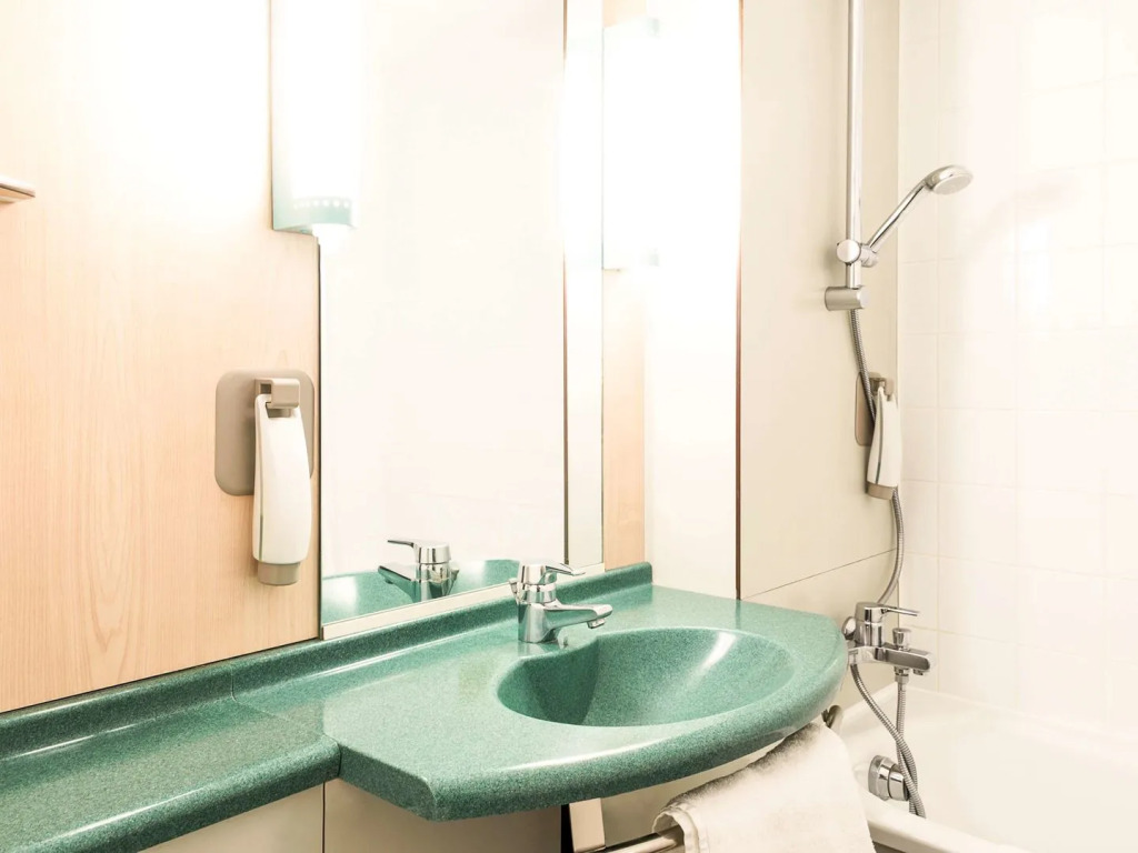 ibis Plymouth
