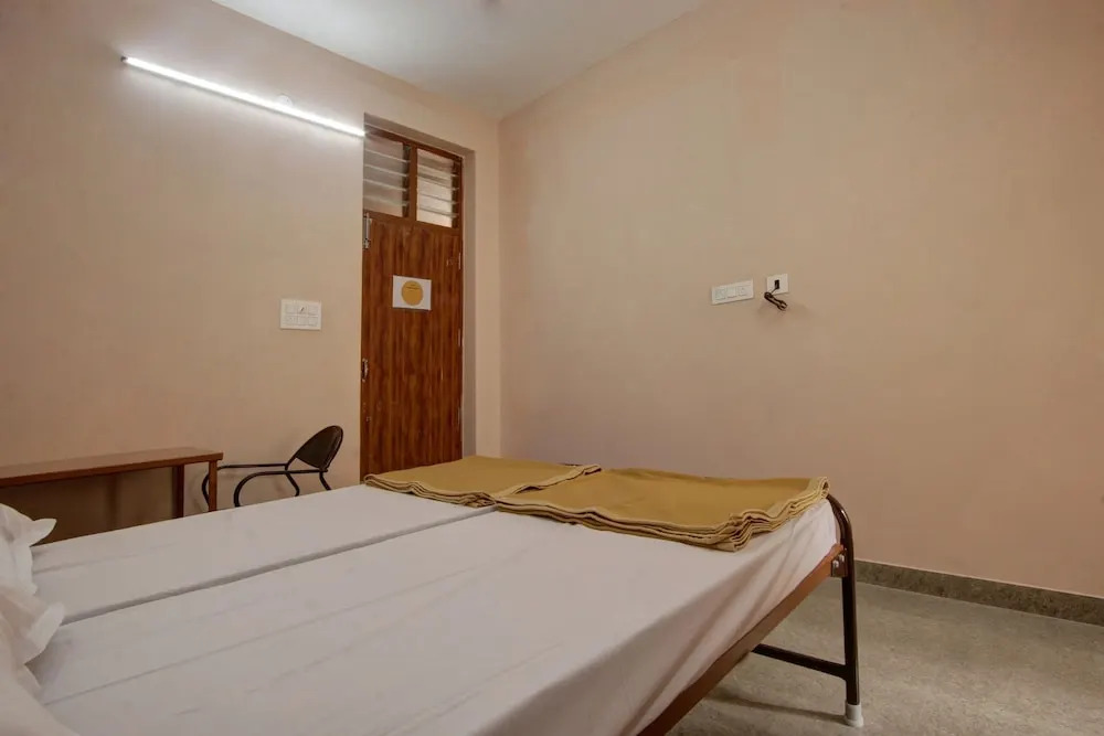 Sri Rugmani Residency by OYO Rooms
