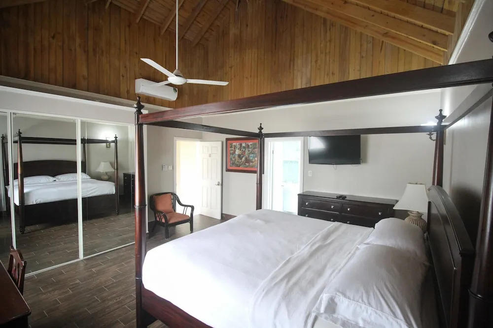 Summer Breeze Vacation Home