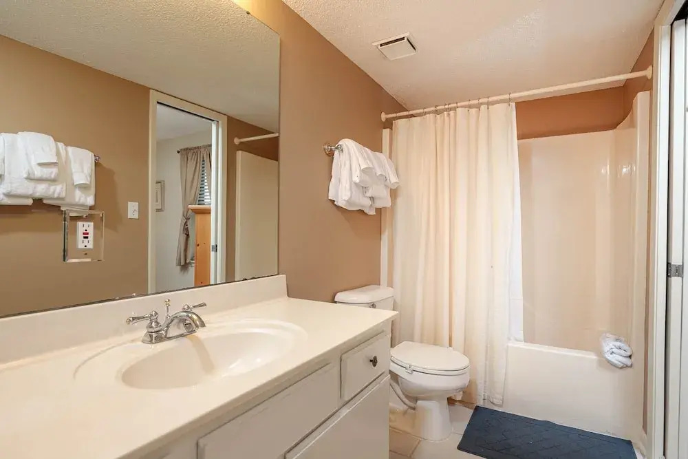 Phoenix Vi 6513 3 Bedroom Condo