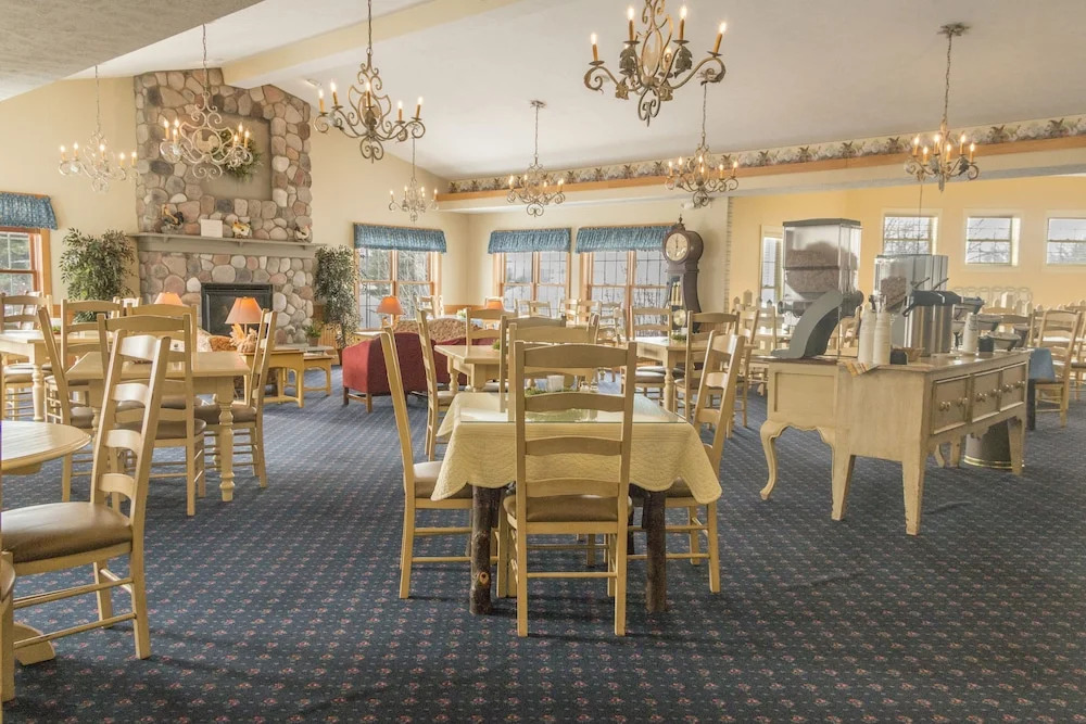 Essenhaus Inn & Conf. Center