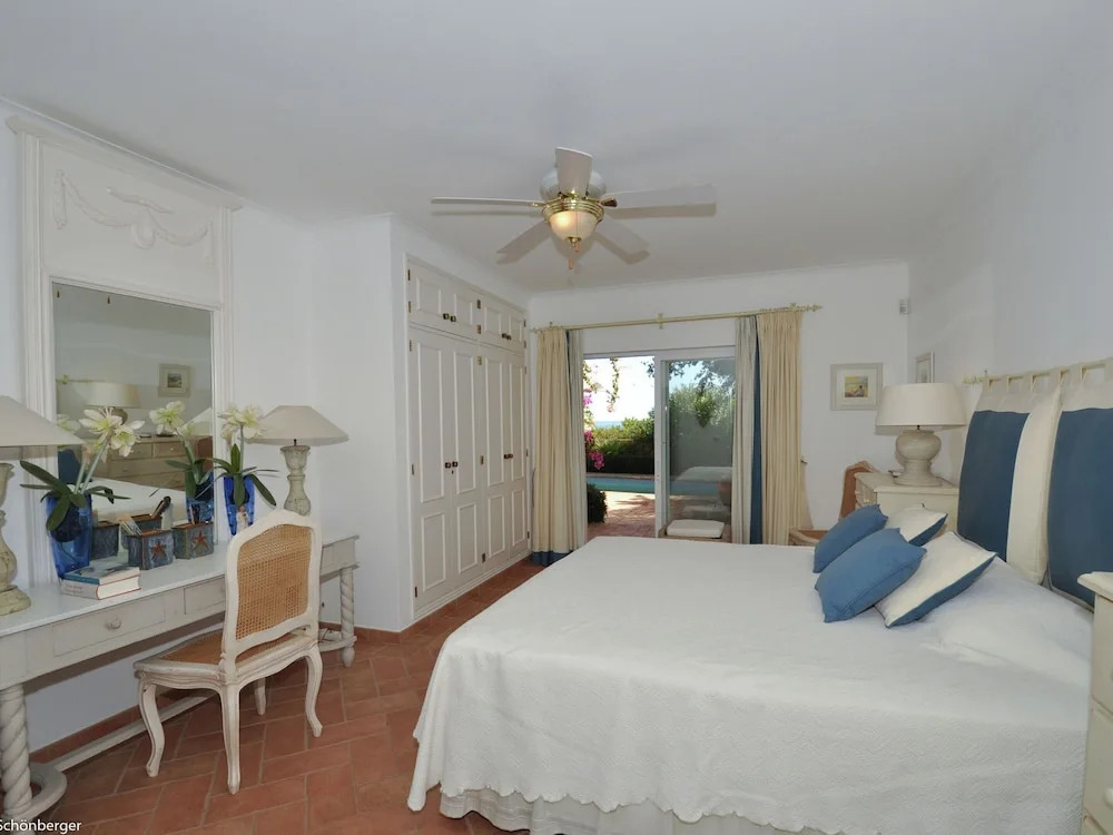 Semi-detached Villa With 1 Bedroom Located Near Meia Praia Beach - Lagos