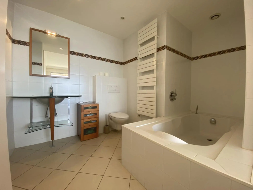 Large Light and Modern 2 Bedroomed Apartment in Cannes With Sea Views Pool and Lovely Terrace - 1503